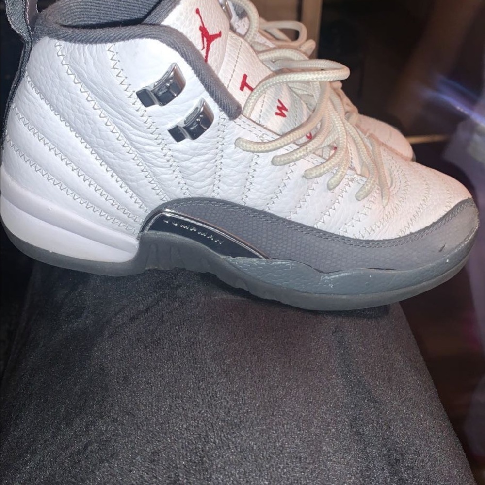 Good used condition. Shoe laces can be cleaned. Gently worn